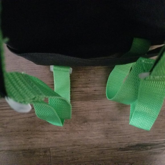 Minecraft 10" Creeper backpack - Picture 3 of 7